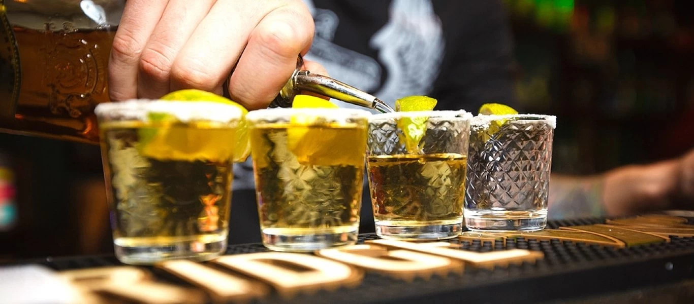 Αυτό είναι το «αθώο» λάθος που κάνετε με το αλκοόλ και... μεθάτε